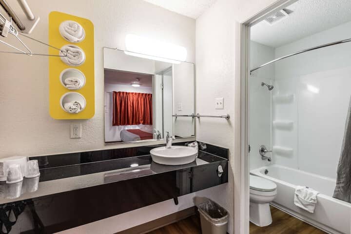 Room 32 of 45