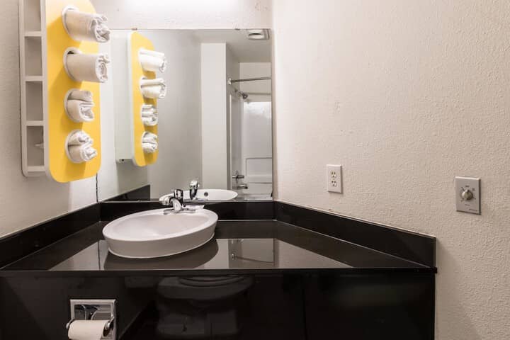 Bathroom amenities